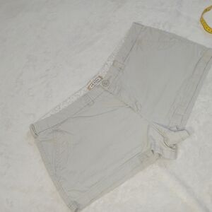 Arizona EUC Cream Khaki 2.5" Inseam Shorts JRs 17